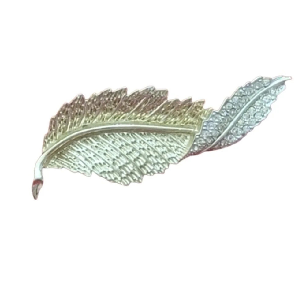Sarah Coventry Two-Tone leaf brooch 60s silvertone Goldtone Crystals Fall Autumn
